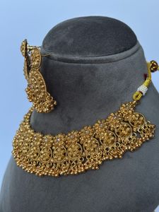 Exquisite Gold-Tone Necklace &amp; Earring Set