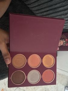 Pro-festive makeup kit