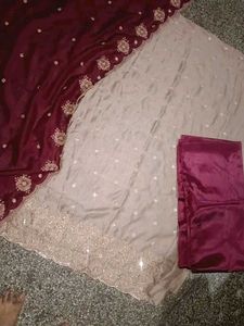 😱 Elegant Embroidered Kurta Set with Dupatta💕