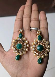 Elegant Emerald Green Kundan Necklace Set
