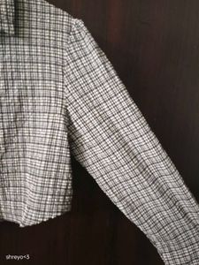 Chic Checked Cropped Shirt