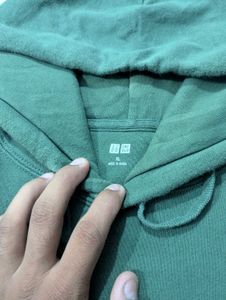 Uniqlo Green Hoodie ( wearable for c- 40-48 )