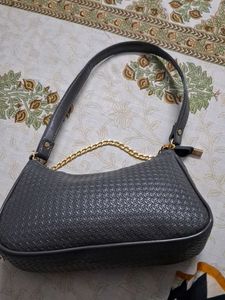 Chic Grey Textured Shoulder Bag with Gold Chain