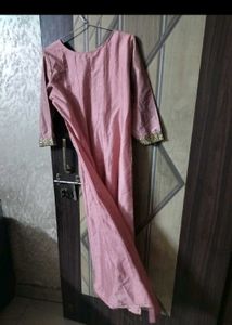 Elegant Pink Kurta with Gold Embellishments