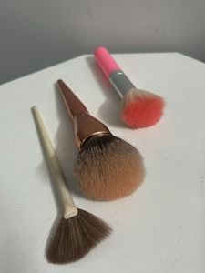 Set of 3 Makeup Brushes