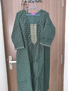 Elegant Kurta with Intricate Embroidery