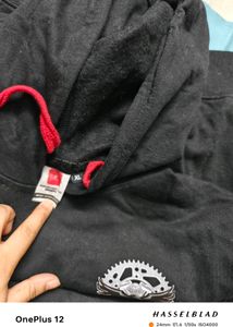 4 Hoodies And Sweatshirt