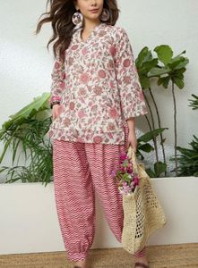 Chic Floral Print Kurta and Pant Set