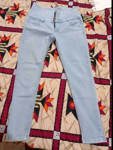 Trendy High-Waist Light Blue Skinny Jeans
