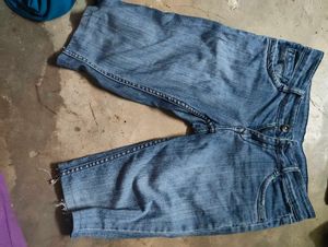KRAUS. BRANDED.Blue Denim Capris