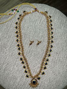 Elegant Gold-Tone Necklace &amp; Earrings Set
