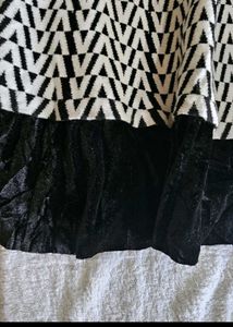 Stylish Black and White Geometric Print Skirt