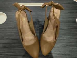 Elegant Tan Slingback Heels perfect and supercomfy