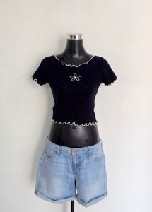 Cute Black Lettuce Trim Crop Top