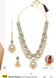 Exquisite Kundan Necklace Set with Earrings