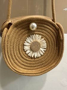 Cute Round Crossbody Bag with Daisy
