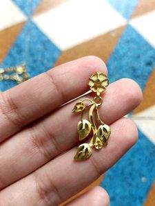 Exquisite Floral Gold-Tone Necklace