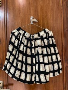 Chic Black & Cream Plaid Skirt