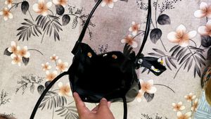 Cute Daisy Print Tote Bag with Scarf Accent