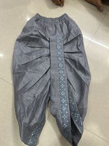 Elegant Grey Kurta with Intricate Pattern