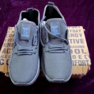NEW NO USED CLYMB SPORTS SHOES FOR MAN. COLOUR-GRA