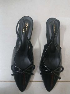 Chic Black Bow Slingback Heels