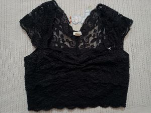 Women's Lace And Cotton Solid Sleeve Top
