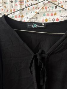 Black Tie-Front Long Sleeve Crop Top