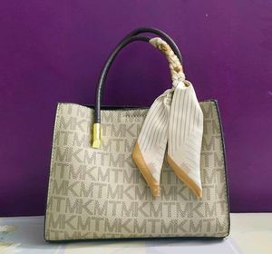 ⚜️ Monogram Handbag with scarf accent ⚜️