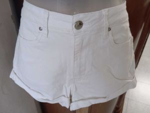 Chic White Denim Shorts