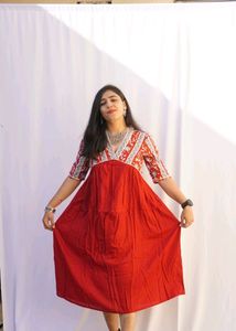 women maroon flared