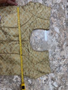 Padded Readymade Blouse + Cream Suit Set