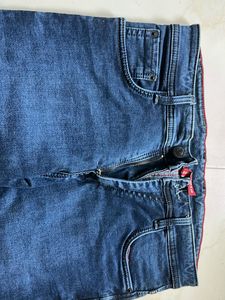 a denim skinny  jeans