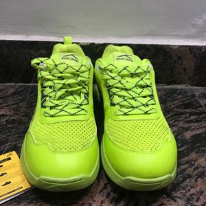 Hundred sports shoes