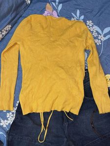 Chic Yellow Ruched V-Neck Long Sleeve Top