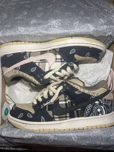 Nike Dunk Low X travis scott