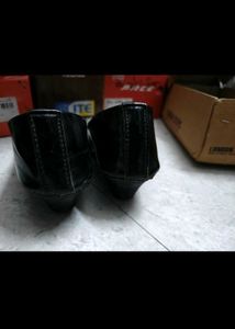 combo of black ballets and menstrual cup