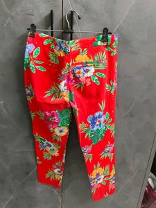 Vibrant Floral Print Cropped Pants