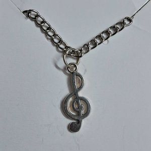 🎶 | Treble Clef Necklace