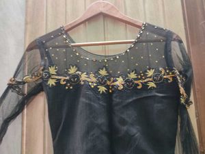 elegant black gown size m , wedding wear