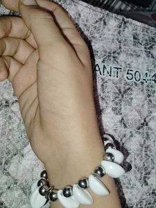 Elegant White &amp; Silver Beaded Bracelet