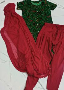 Green Printed Kurta Set with Red Dupatta &amp; Pants