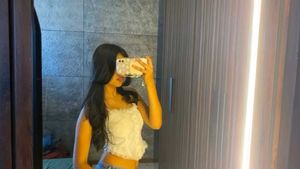 Cute white lace crop top