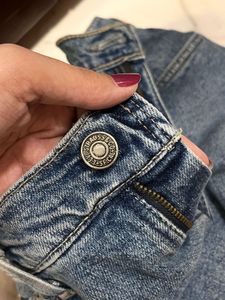 Levi’s Light Wash Baggy Jeans