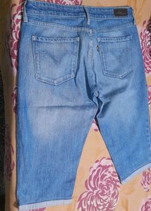 🧿 Levi's Denim Capry- Just For ₹299/-