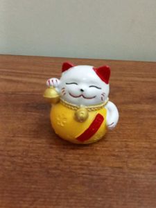 Lucky Cat Figurine  maneki neko