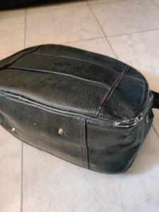 Handbags Very Spacious Trolley Bag