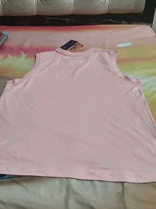 pink top