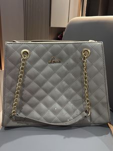 Chic Quilted Grey Handbag with Gold Chain