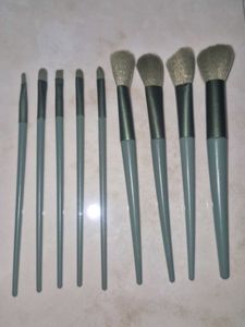 Set of 9 Makeup Brushes